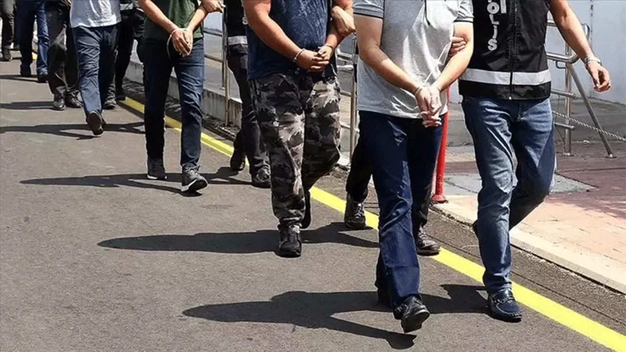 FETÖ'cü hainlerin kaçış planına emniyet darbesi! Sınırda yakalanan şüpheli tutuklandı!