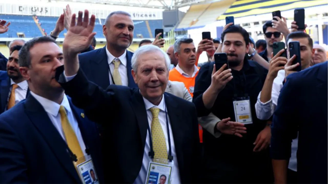 Aziz Yıldırım cephesinden transfer açıklaması! Mevkilerini tek tek saydı