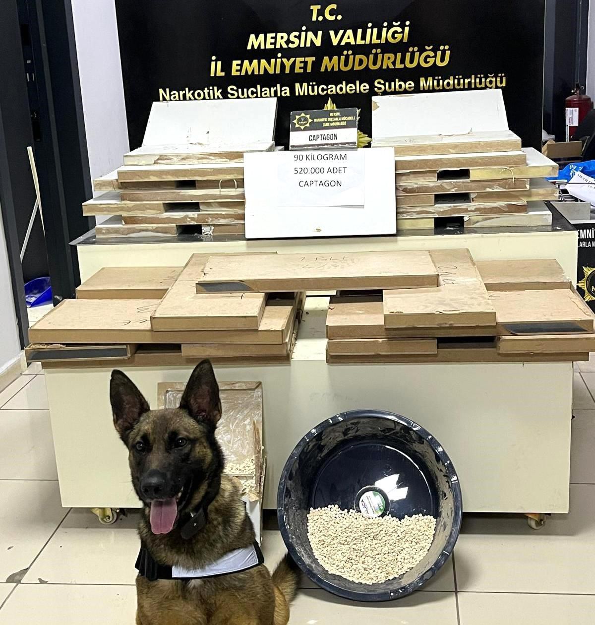 Mersin'de TV ünitelerine gizlenmiş 520 bin uyuşturucu hap ele geçirildi