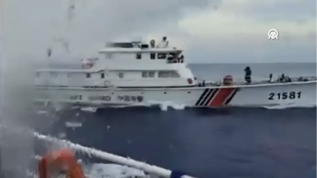 Çin'den Filipin gemisine tazyikli suyla müdahale