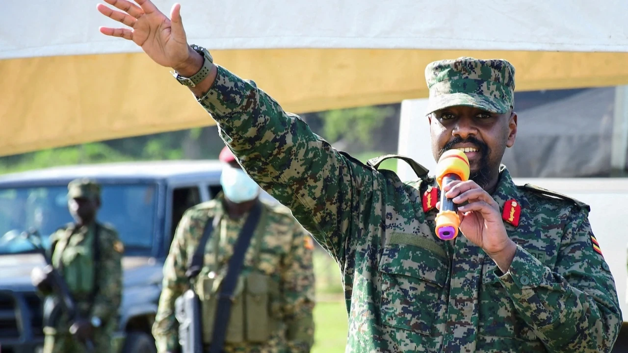 Uganda liderinin oğlu iki medya kuruluşunu kapattı