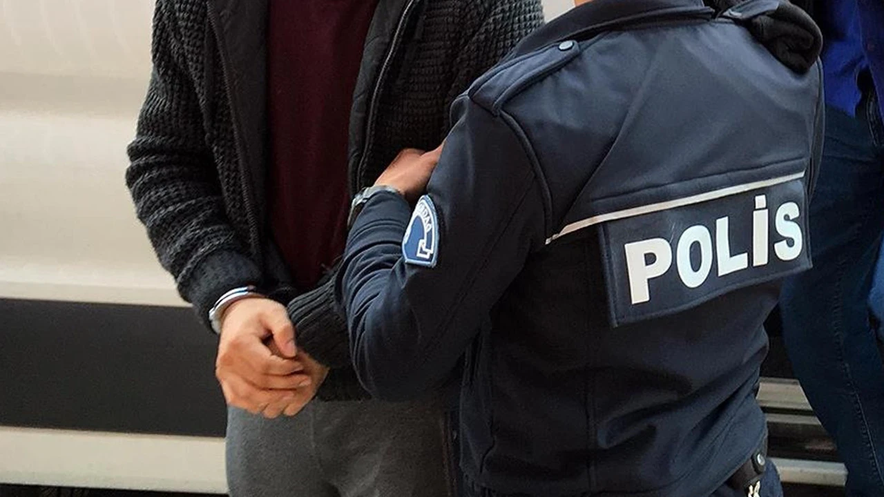 13 yıl hapis cezasıyla aranıyordu: Hücre evinde kıskıvrak yakalandı