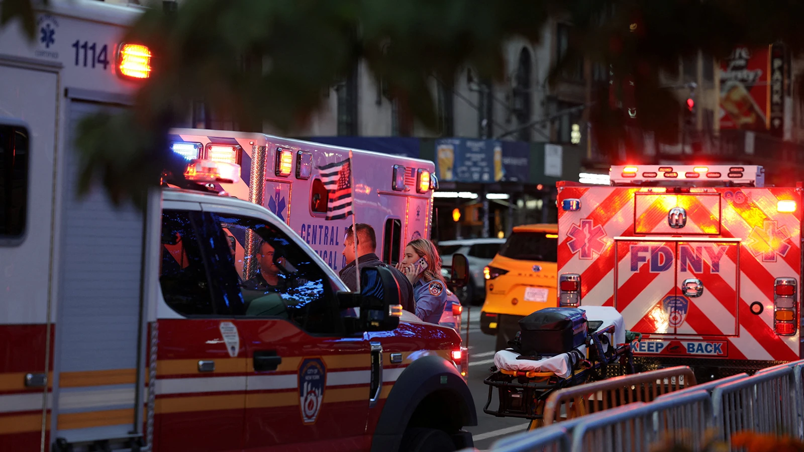 New York'un merkezinde bıçaklı saldırı: Yaralılar var