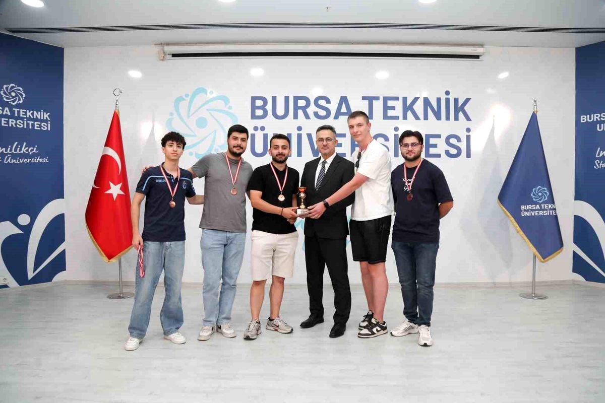 12. Rektörlük ve Gençlik Kupası'nda ödüller sahiplerini buldu
