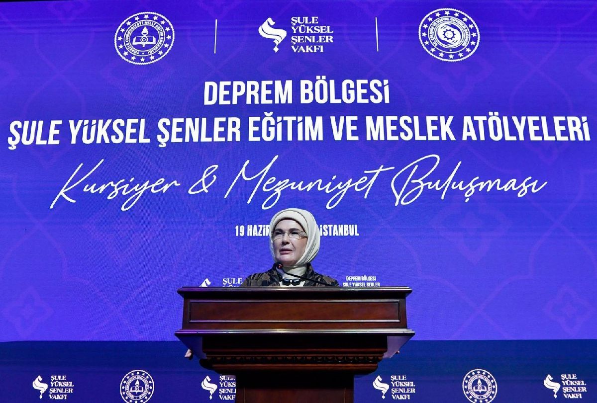 Emine Erdoğan, Şule Yüksel Şenler Vakfı'nın 'Deprem Bölgesi Kursiyer ve Mezuniyet Buluşması'na katıldı