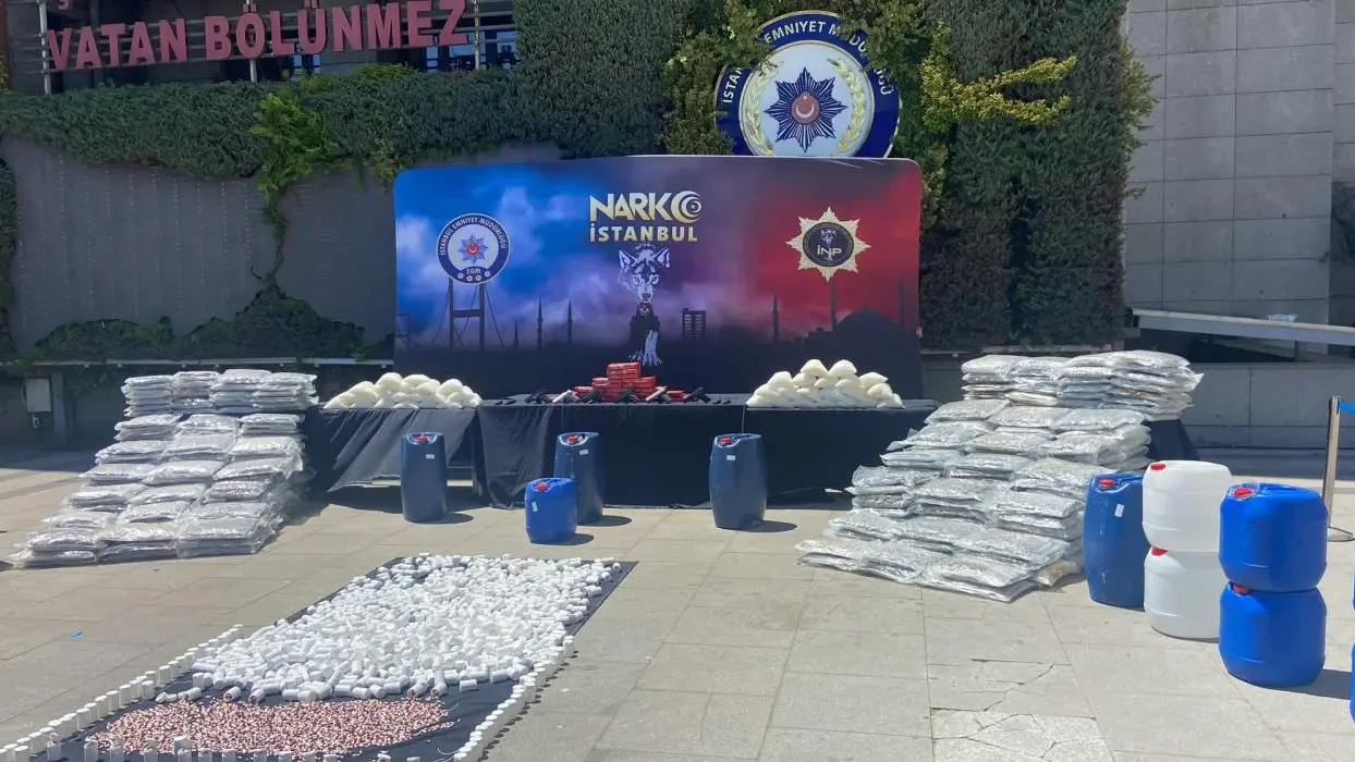 Zehir tacirlerine geçit yok: 1,2 tonun üzerinde uyuşturucu ele geçirildi