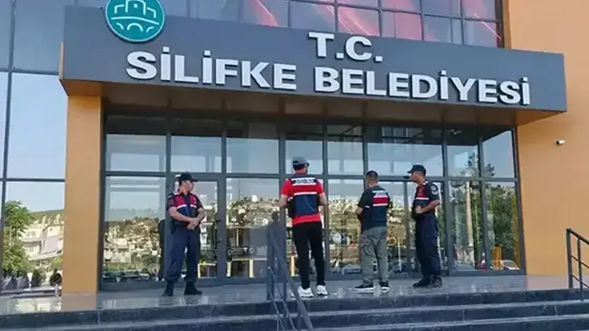 Mersin'in Silifke Belediyesi'ne operasyon! Belediye başkanı dahil 8 şüpheli tutuklandı