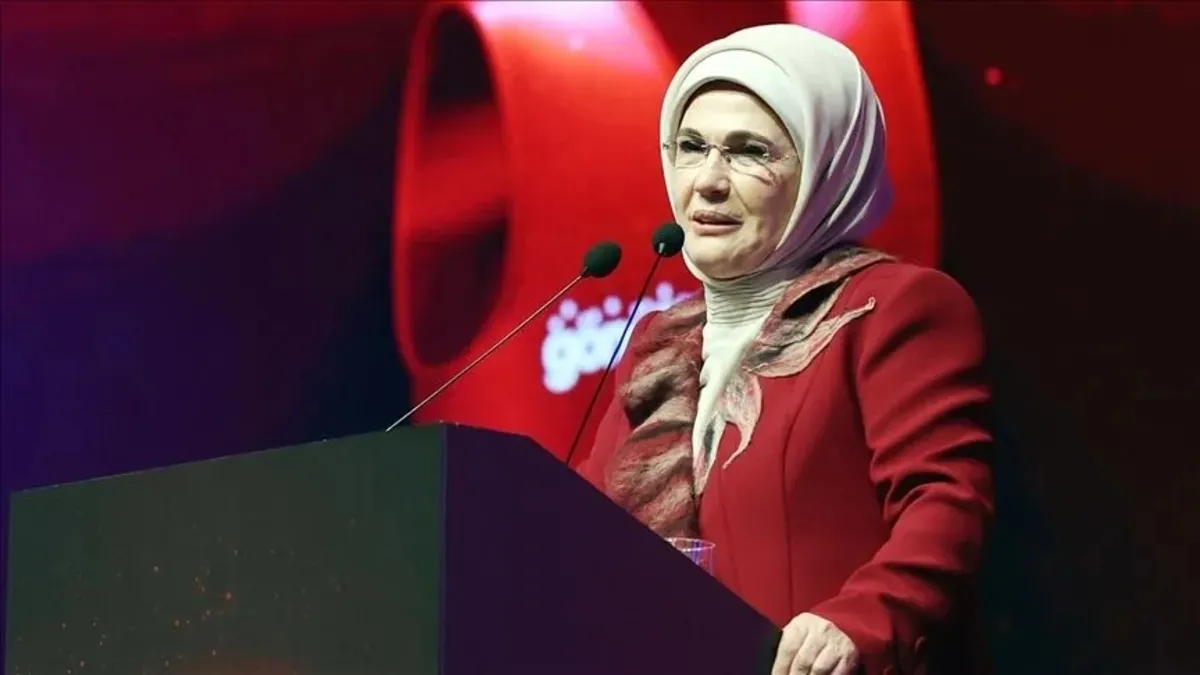 Emine Erdoğan: "Koruyucu ailelerimiz 11 bin çocuğumuzu baş tacı ediyor"