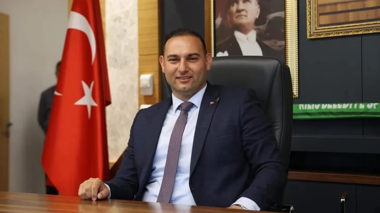 CHP'de fırtına dinmiyor! Bir belediye başkanı daha istifa etti!
