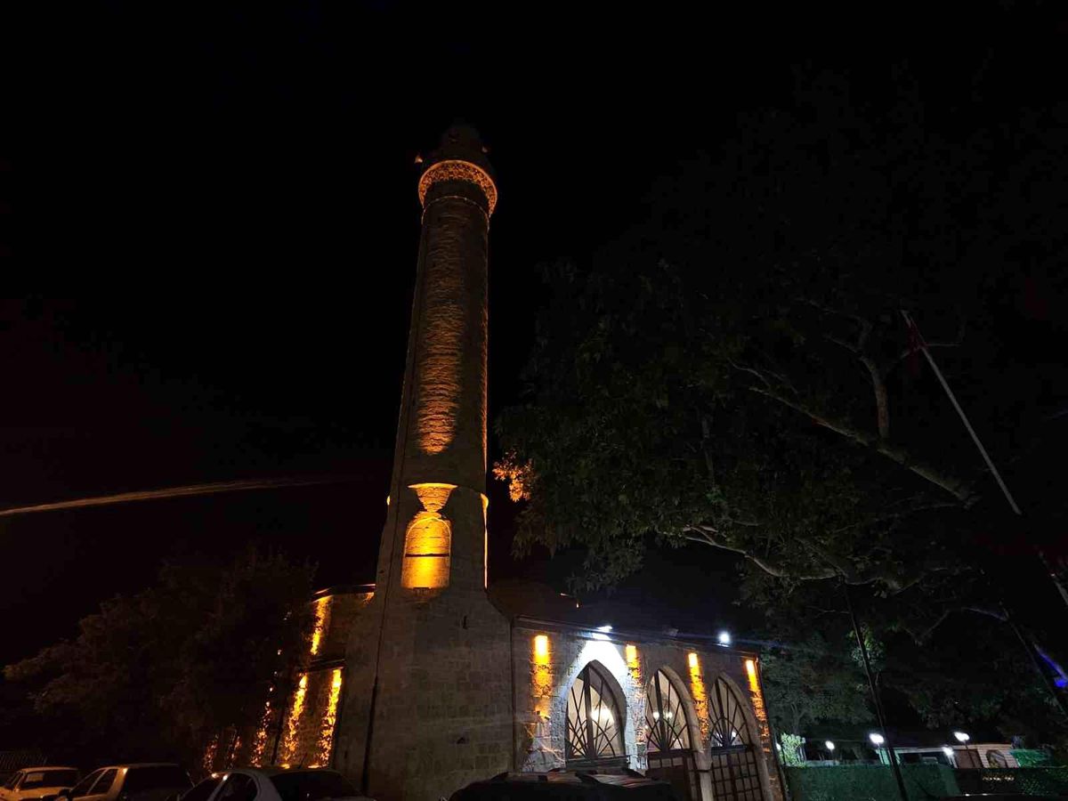 Tarihi Harput Mahallesi'nde gece güzelliği