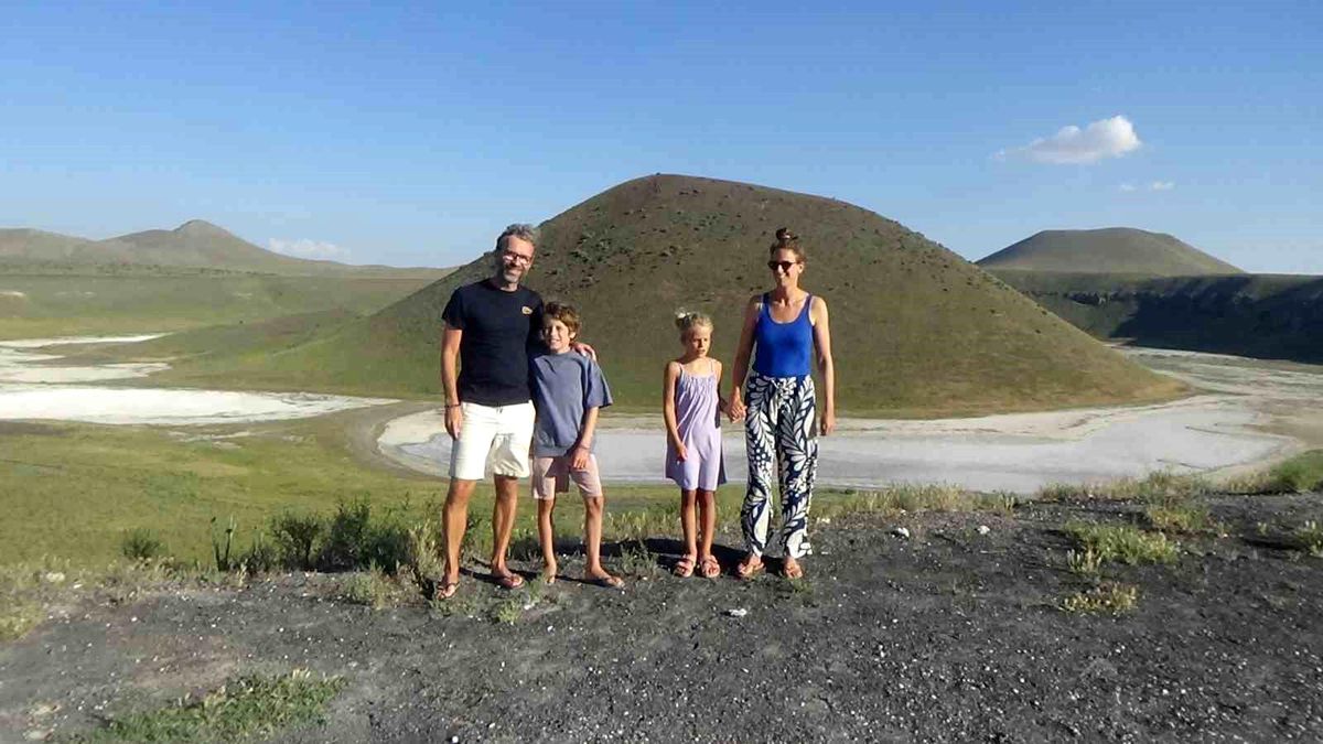 Hollandalı aile Meke Gölü ve Acıgöl'e hayran kaldı