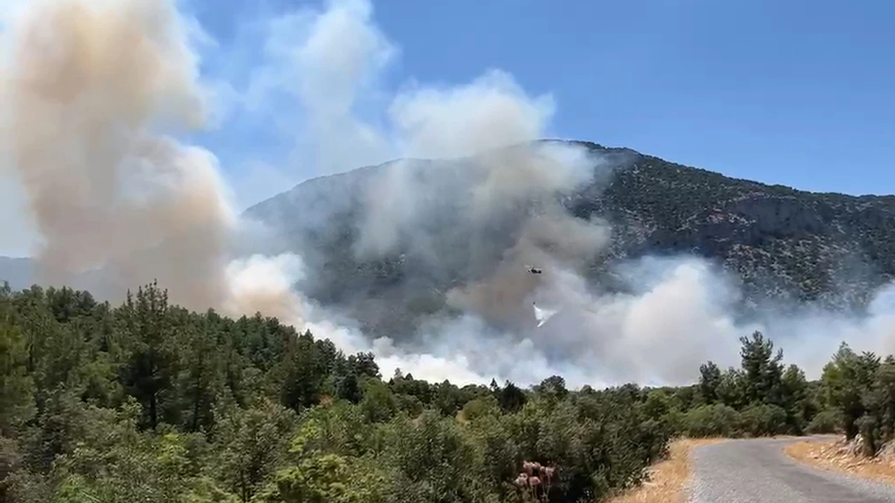 Antalya'da Korkutan Yangın! 9 Helikopter ve 3 Uçak Havalandı