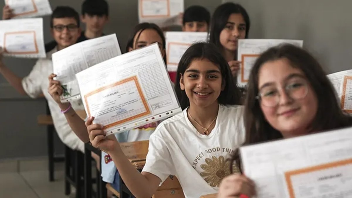Okullarda yaz tatili başlıyor: 18 milyon öğrenci karne alıyor