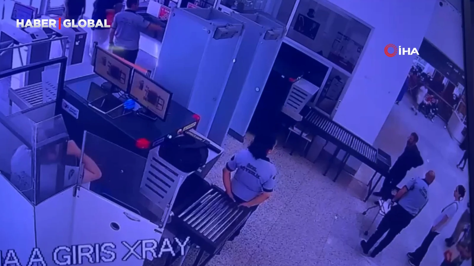 Adliyeye kalem görünümlü silahla girmeye çalıştılar, o anlar kamerada