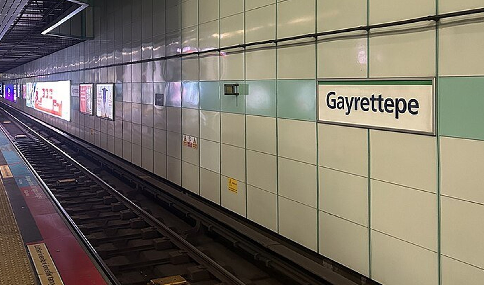 Gayrettepe Metro İstasyonu'nda görme engelli genç raylara düştü