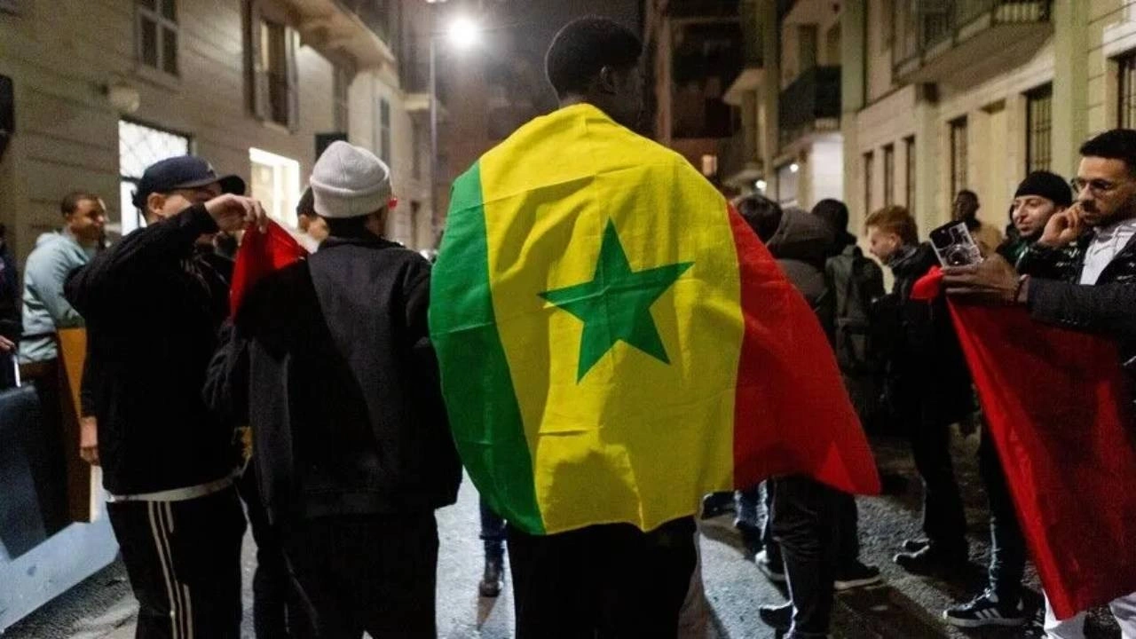 Dünya Kupası maçını kaybeden Hollanda'nın polisi Faslı göçmenleri dövdü