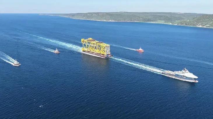 350 metrelik sondaj platform iskelesi Çanakkale Boğazı'nda