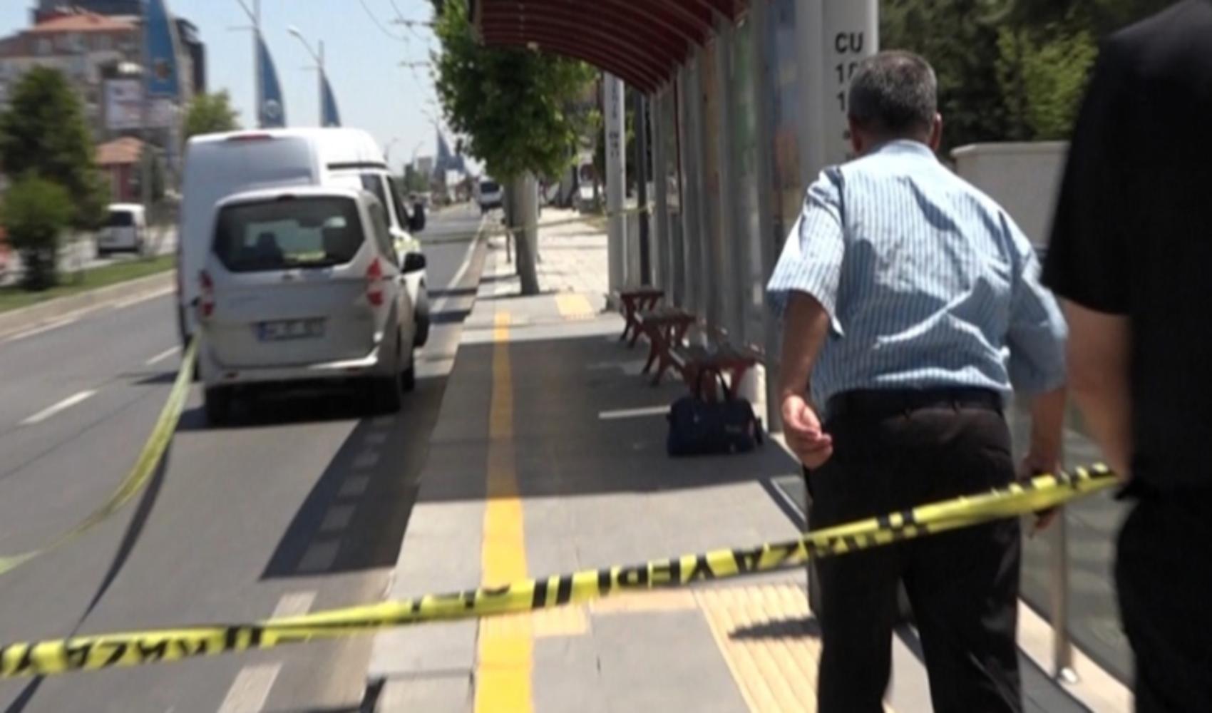 Malatya’da otobüs durağında unutulan çanta paniğe neden oldu: Fünye hazırlığı sırasında sahibi geldi