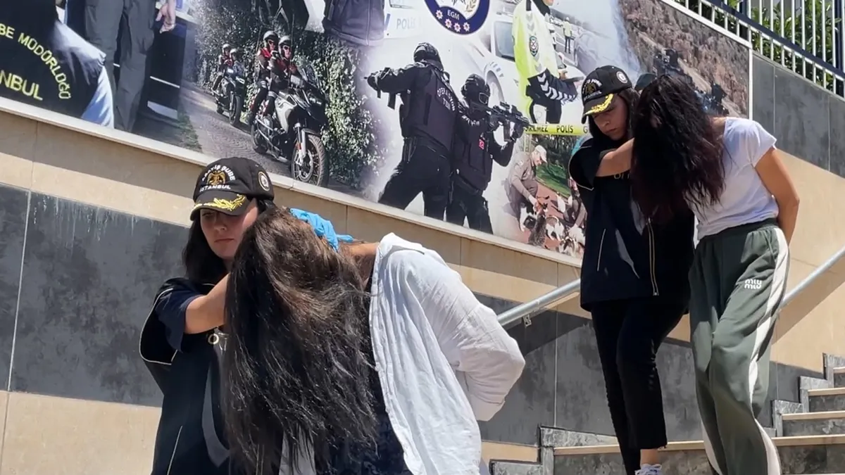 Beşiktaş’ta kapı kapı dolaşan hırsızlık çetesine suçüstü: 205 suç kayıtlı 3 kadın tutuklandı