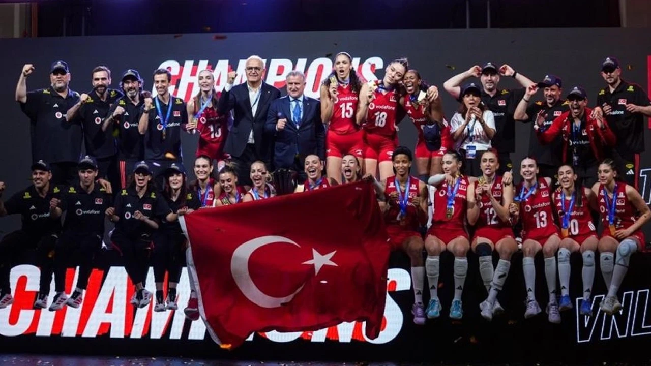 Ekonomi yönetiminden A Milli Kadın Voleybol Takımı'na tebrik