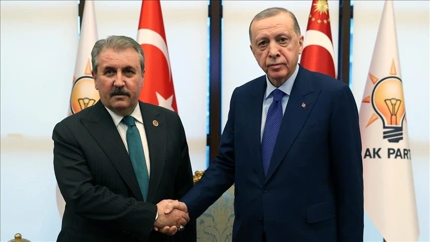 Cumhurbaşkanı Erdoğan, yeniden BBP Genel Başkanı seçilen Destici'yi tebrik etti