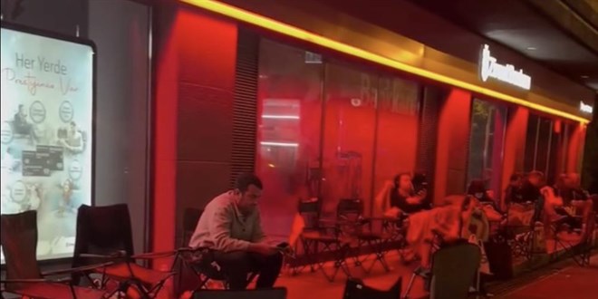 Kurasız TOKİ satışı için geceden kamp sandalyeleriyle beklediler