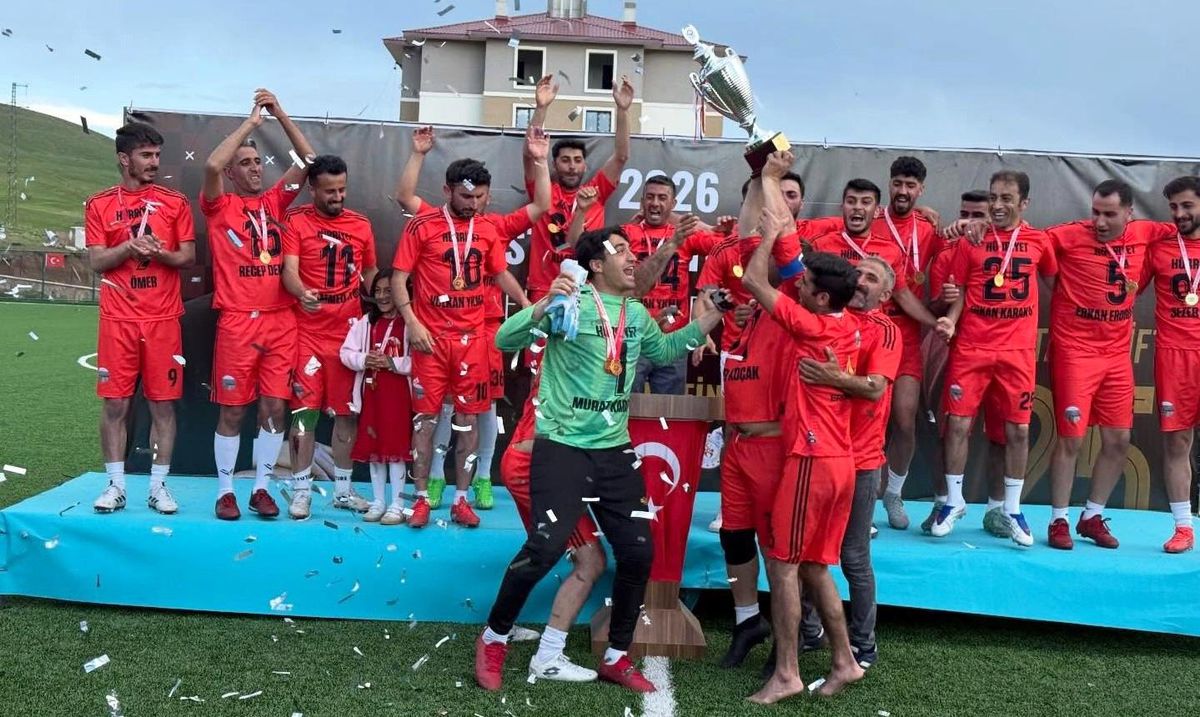 Tekman'da futbol şöleni: 2026 Mustafa Çiftçi sezonu şampiyonu Hürriyetspor oldu