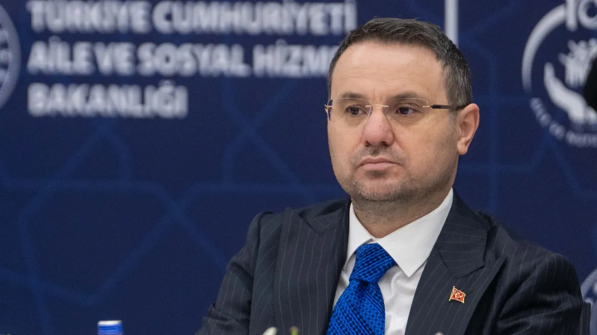Bakan Gürlek duyurdu: Beyaz et devlerine şafak operasyonu: 13 şirkete kayyum 32 gözaltı!