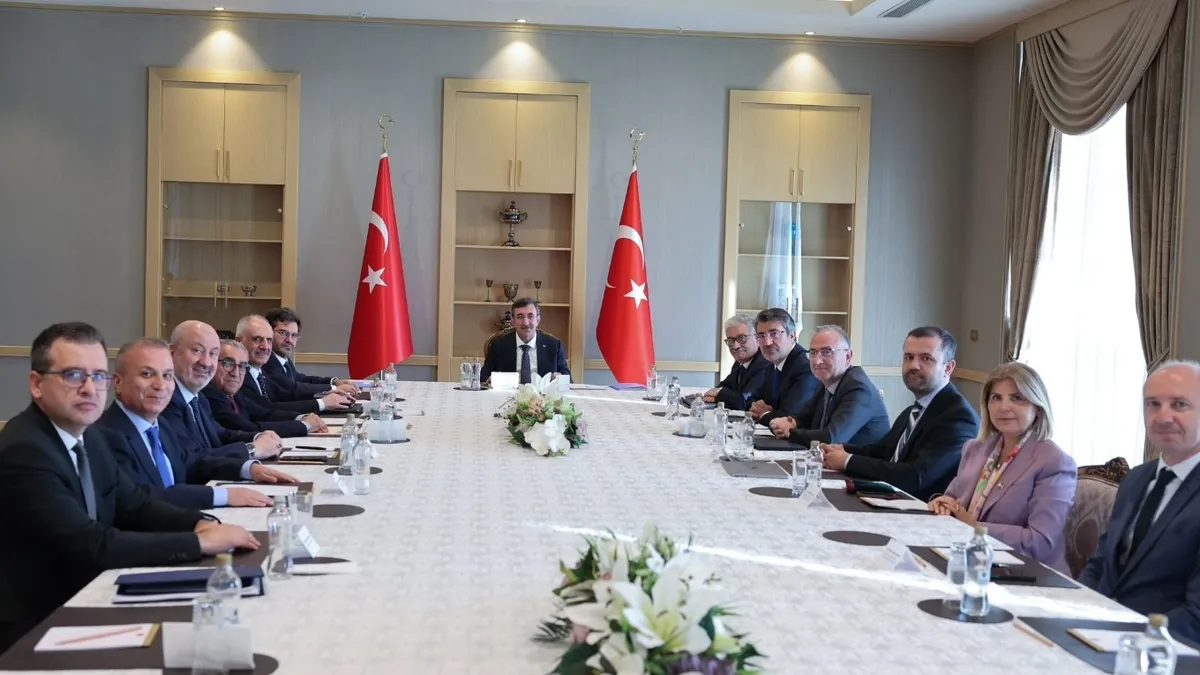 Cevdet Yılmaz Ekonomi Politikaları Kurulu Üyeleriyle görüştü
