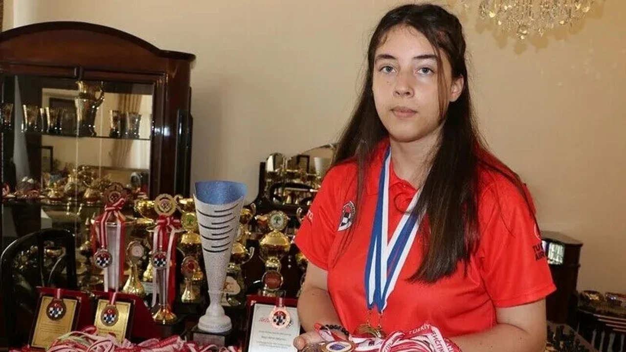 Milli satranççı Beren Kalyoncu, WFM ünvanı aldı