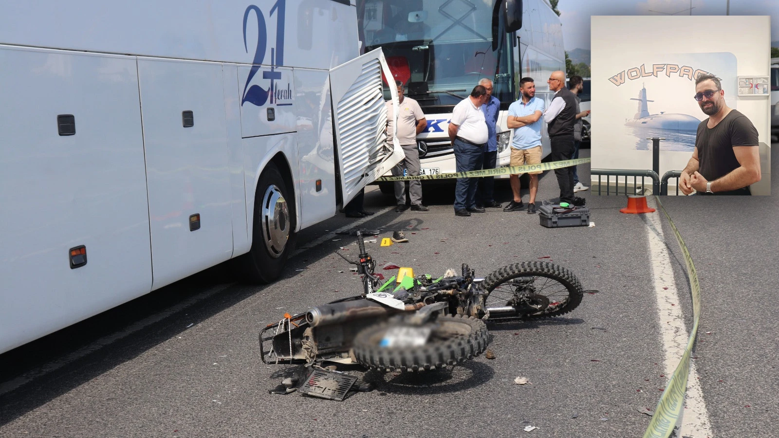 Emniyet şeridinde duran otobüse çarpan motosikletli can verdi