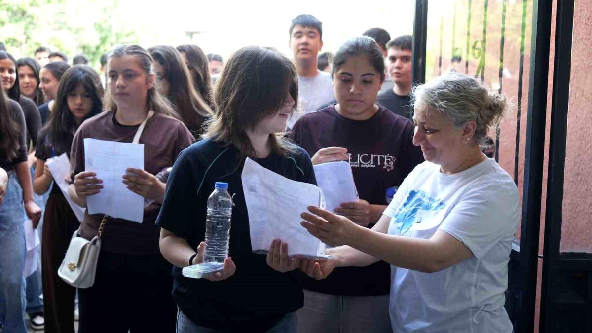 Kırıkkale'de LGS heyecanı: Veliler dua etti, öğrenciler ter döktü