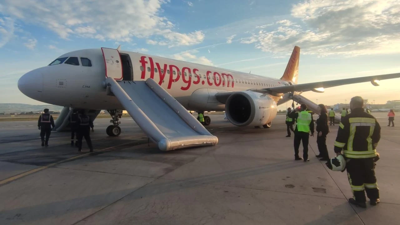 Ankara-İzmir seferinde korku dolu anlar! Powerbankten yükselen duman uçağı durdurdu
