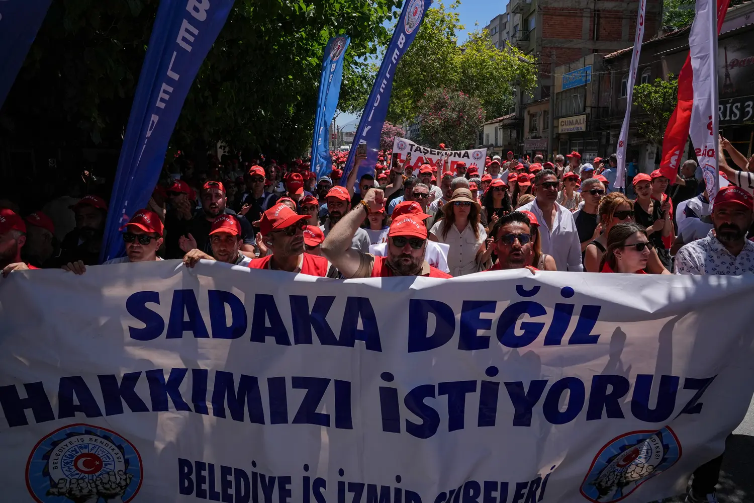 'TİS' krizi patlak verdi: CHP'li belediyede işçiler greve başladı