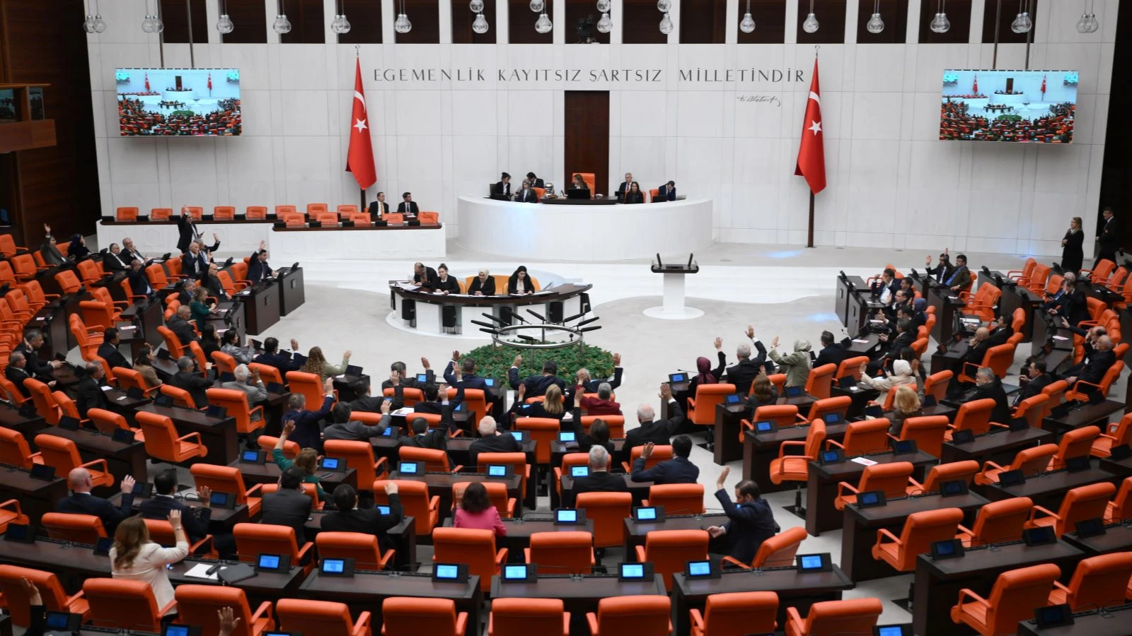 Öcalan, PKK'lılar ve özerklik: Dönüm noktası süreç nasıl işleyecek?