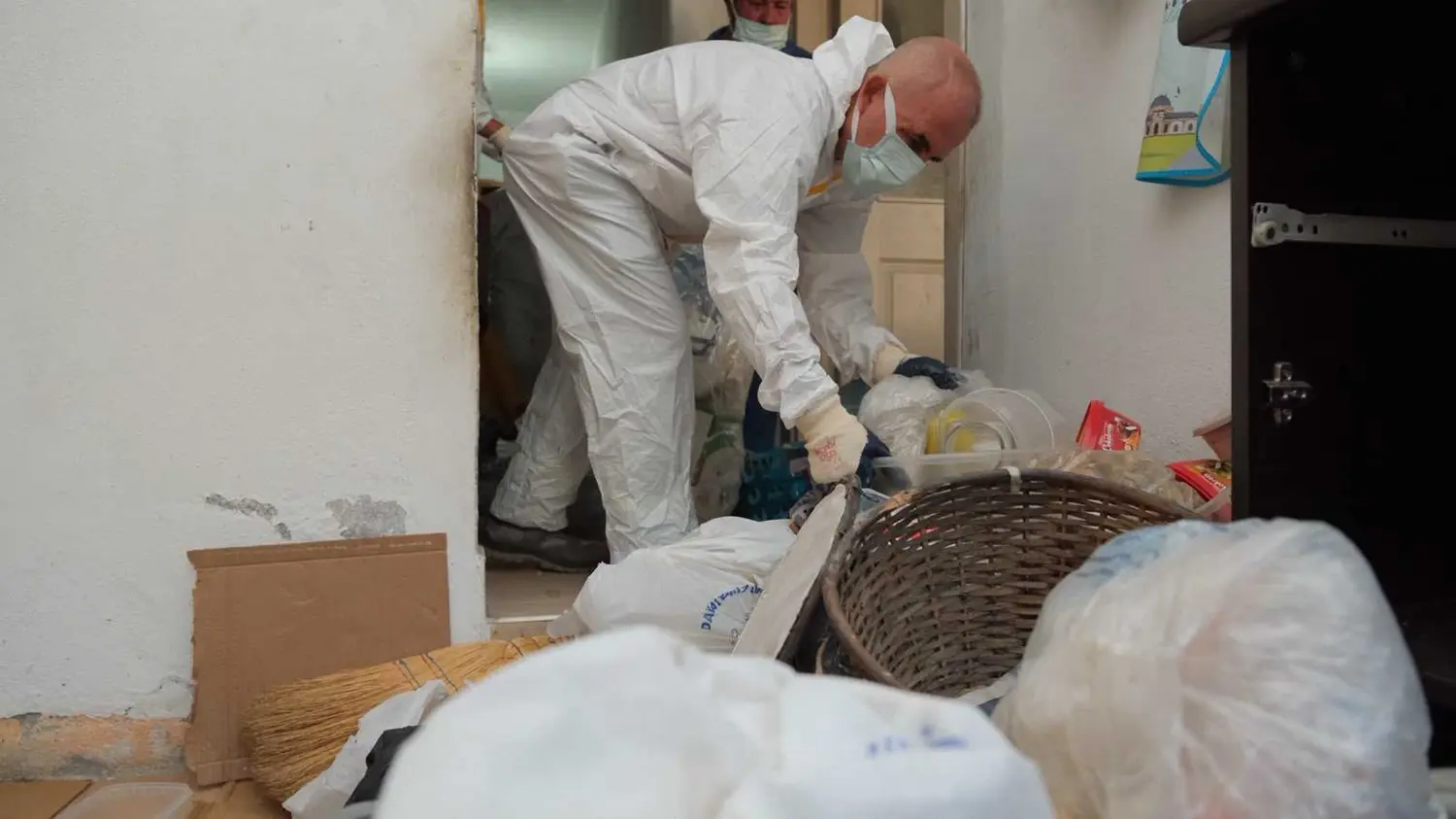 Bursa'da bir daireden yaklaşık 5 ton atık çıkarıldı