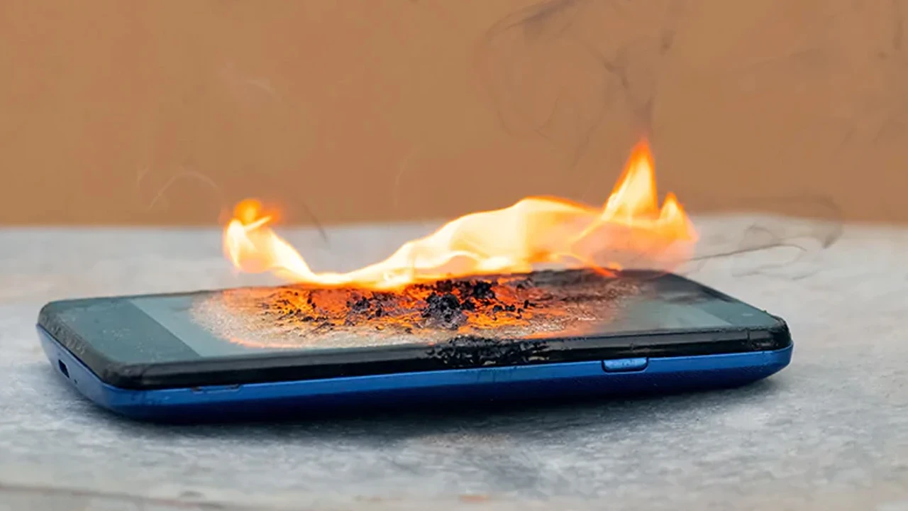 Samsung ve Apple el ele verdi: Telefonlarda ısınma dönemi bitiyor