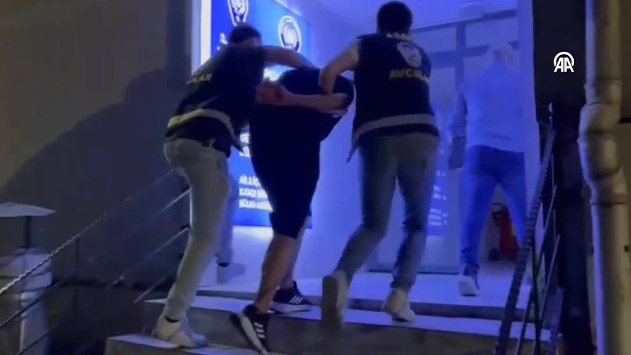 İstanbul'da kafede taşkınlık yaptı: Gözaltına alındı