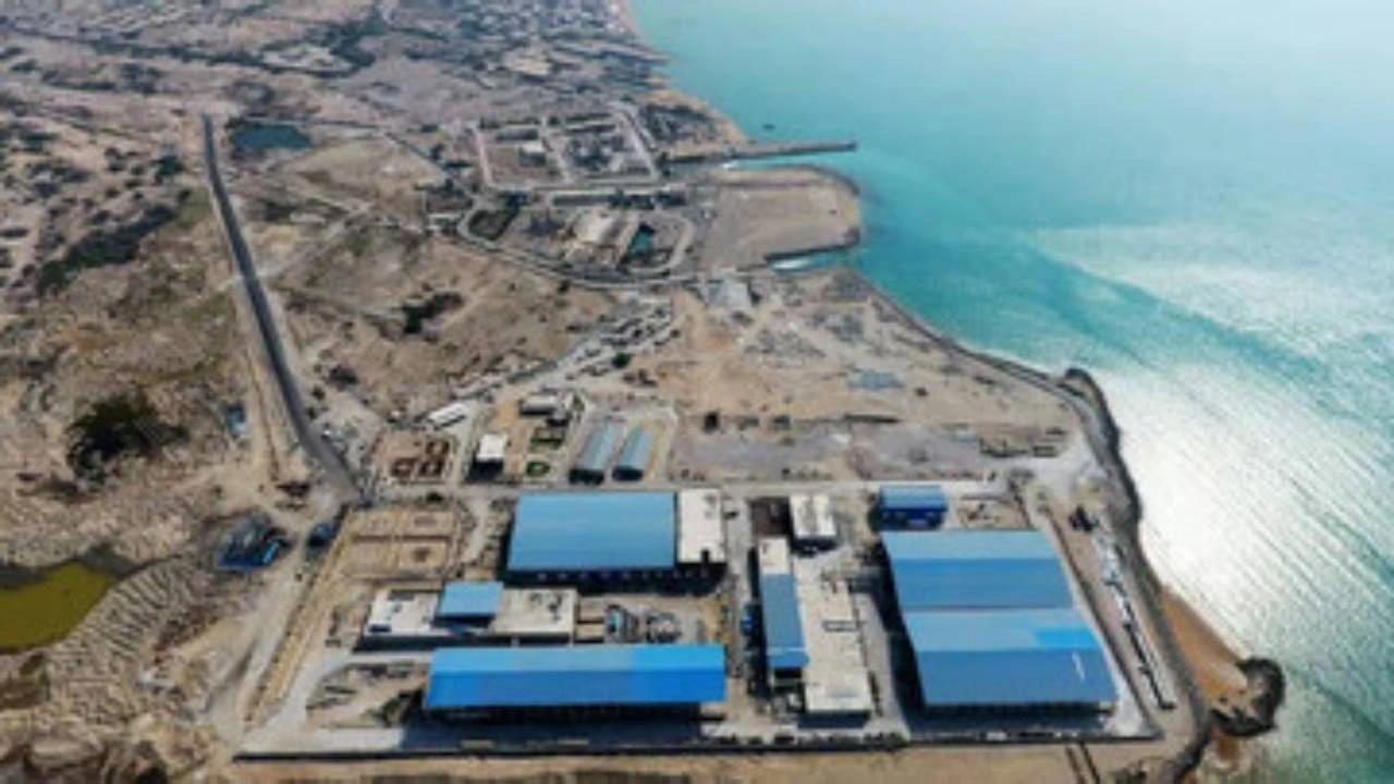 İran'da 10 bin kişi susuz kaldı! ABD arıtma tesisini vurdu