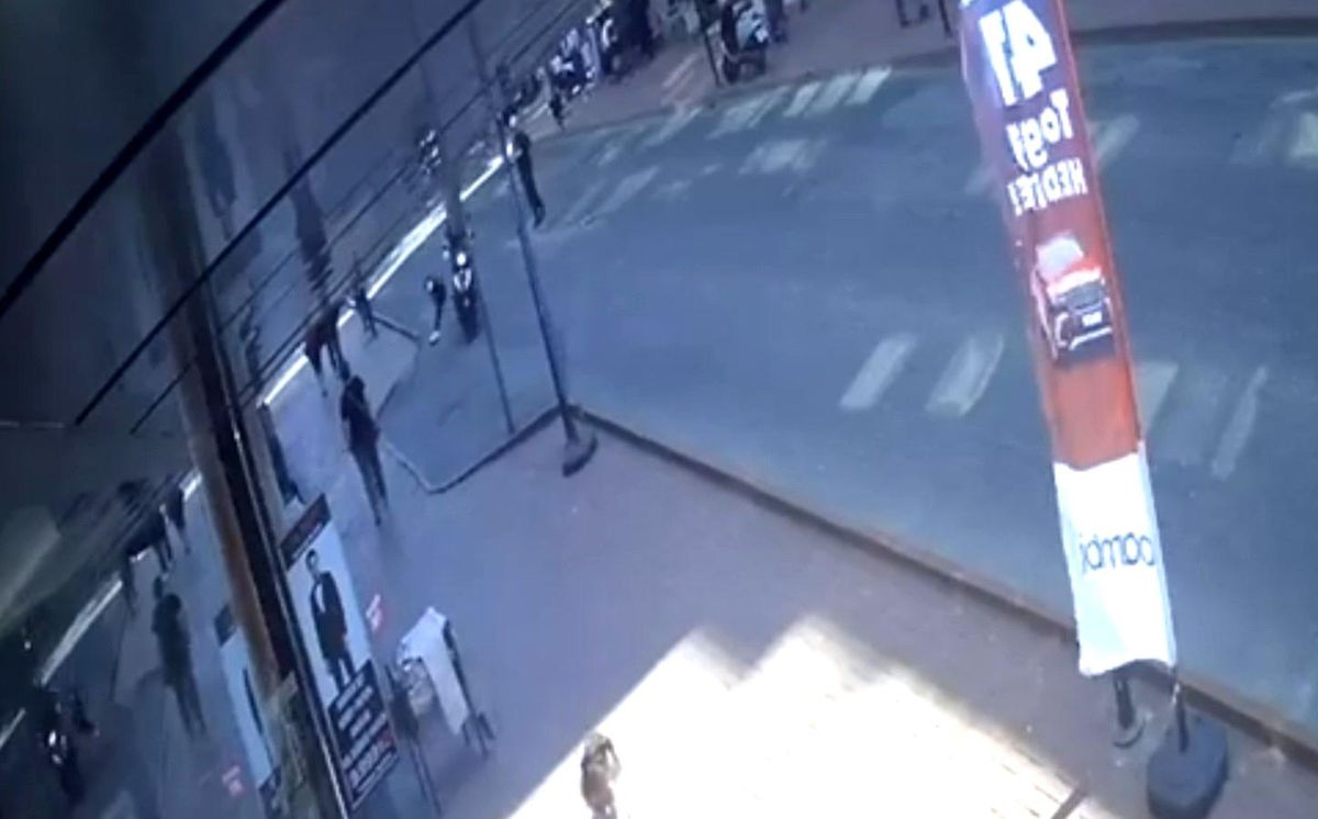 Zonguldak'ta 10 yaşındaki çocuğa motosikletin çarpma anı kamerada