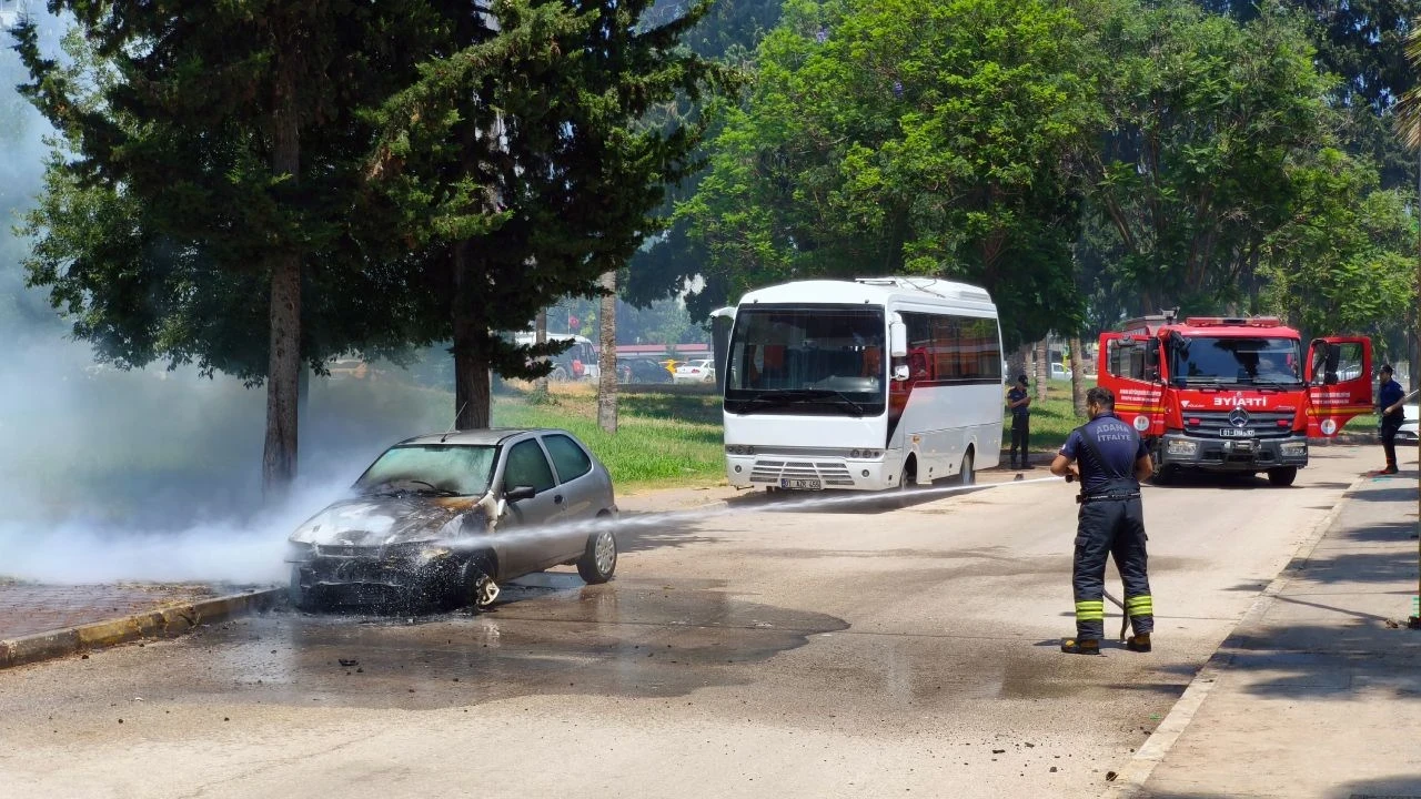 Park halindeki otomobil küle döndü