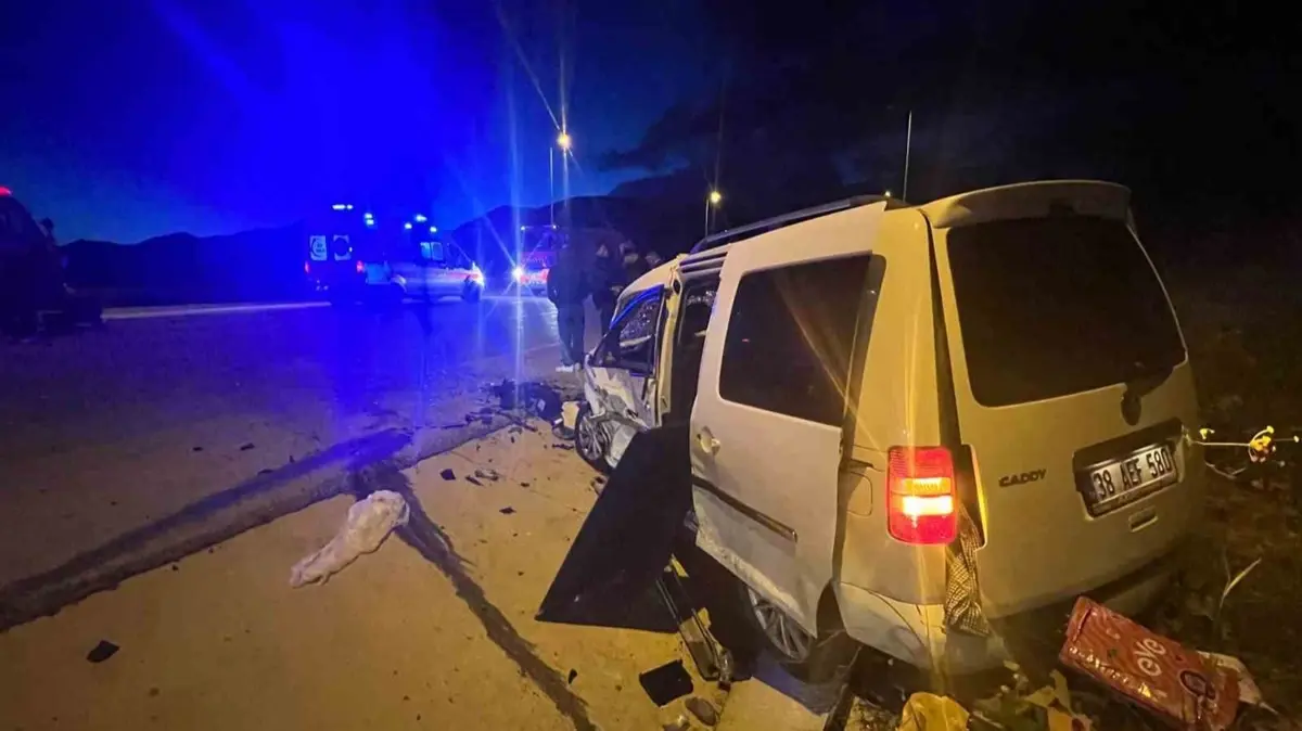 Kayseri'de feci kaza: 1 ölü, 6 yaralı