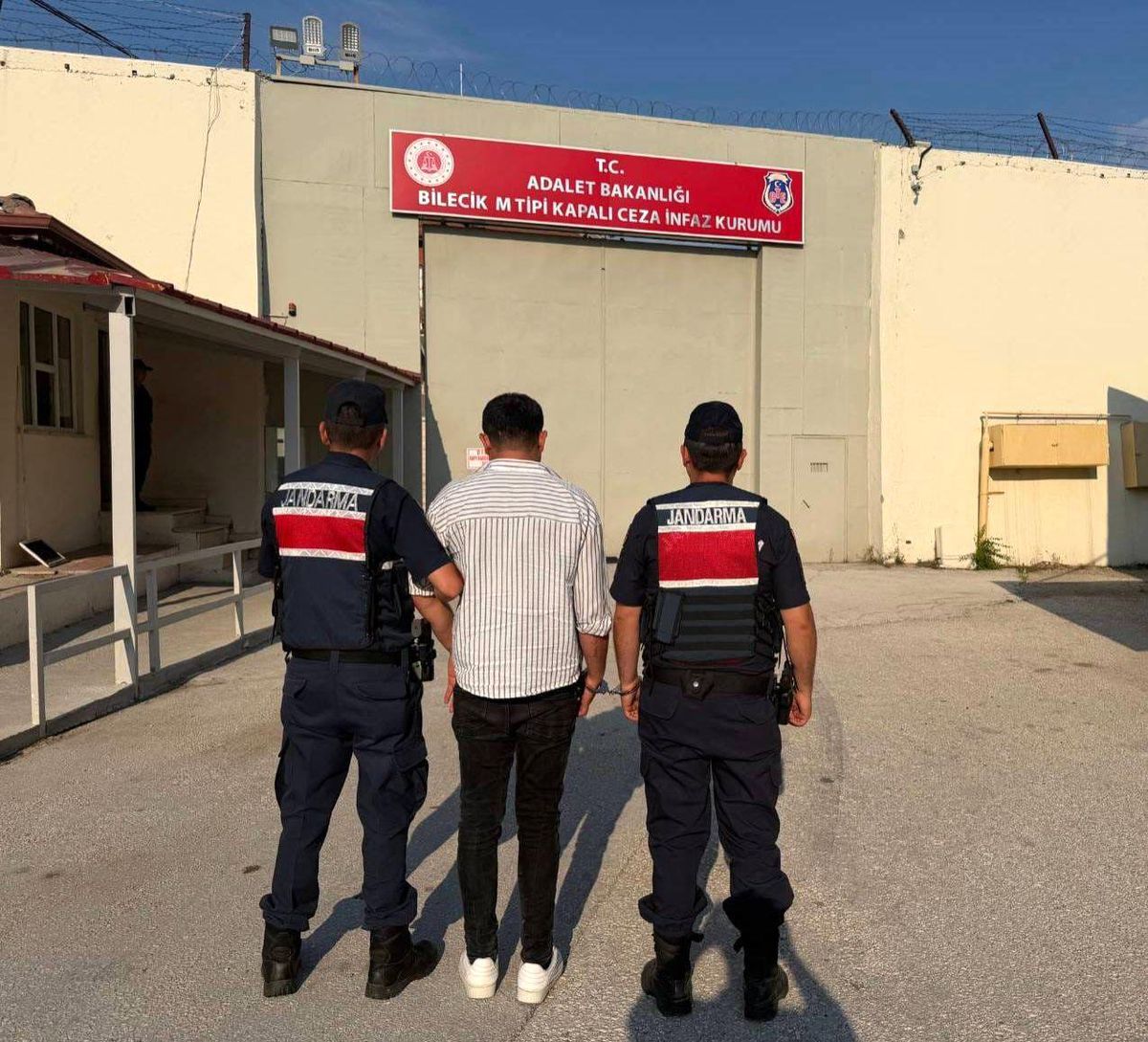 Hırsızlık suçundan aranan şahıs yakalandı