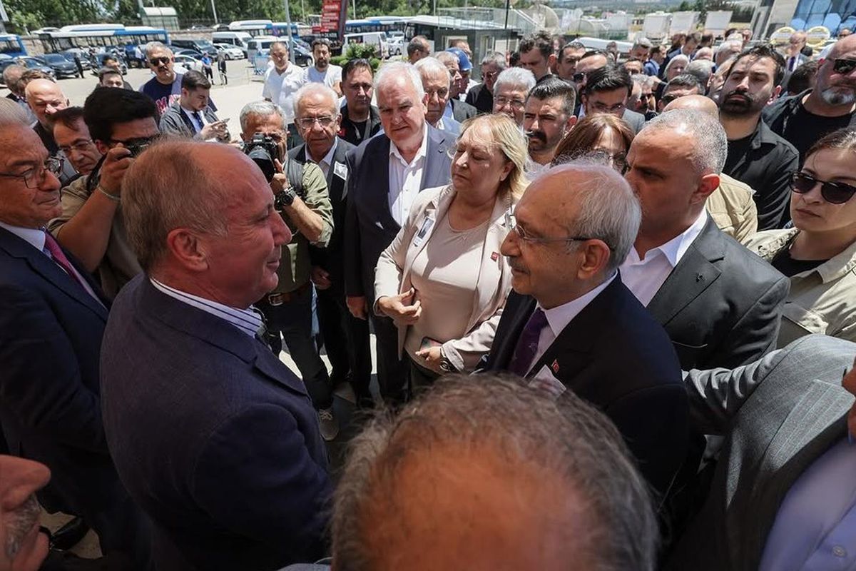 Ankara'da olaylı cenaze! İnce ve Kılıçdaroğlu yıllar sonra aynı karede