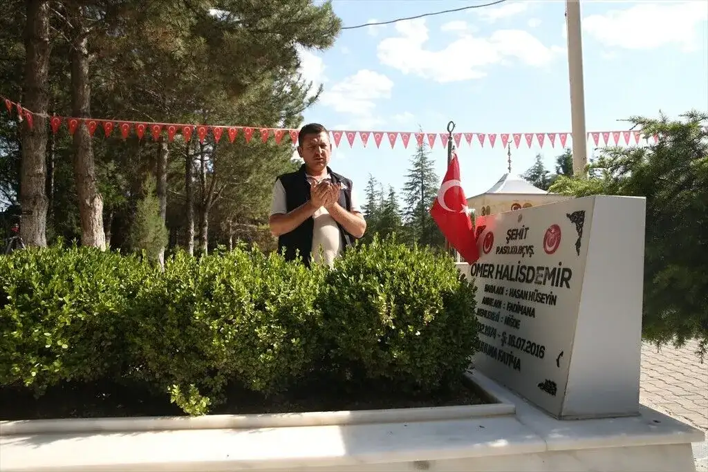 15 Temmuz kahramanı şehit Ömer Halisdemir'in anıları kültür merkezinde yaşatılıyor