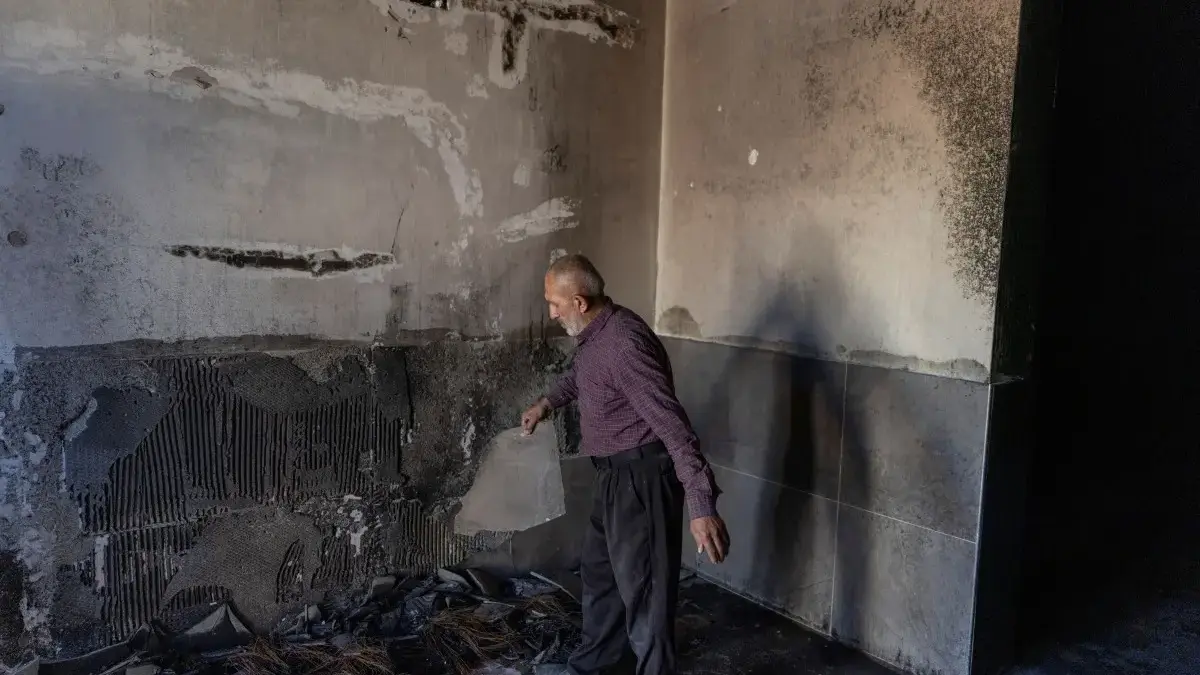 İsrailli yerleşimciler Batı Şeria'da iki camiyi kundakladı