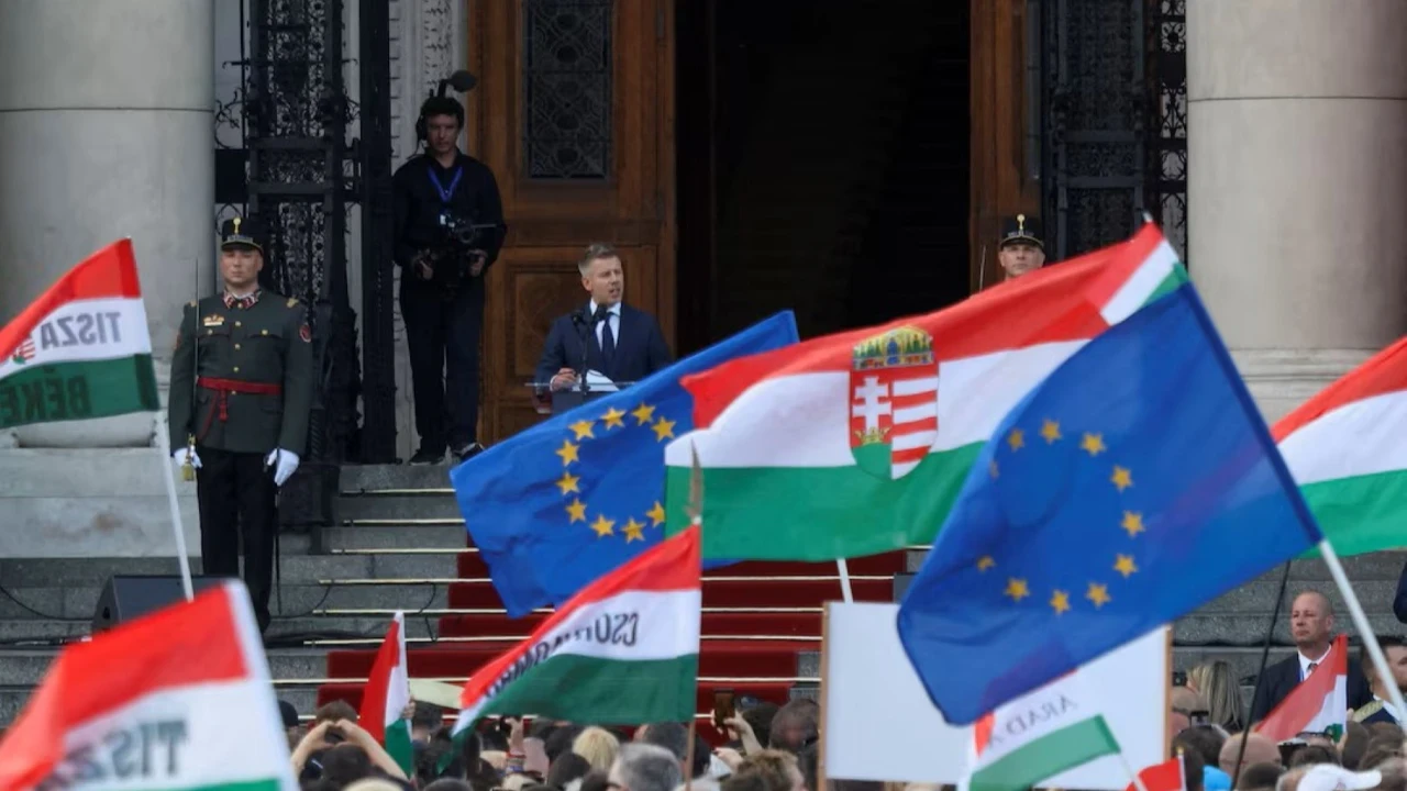 Orban gitti, AB fonları döndü