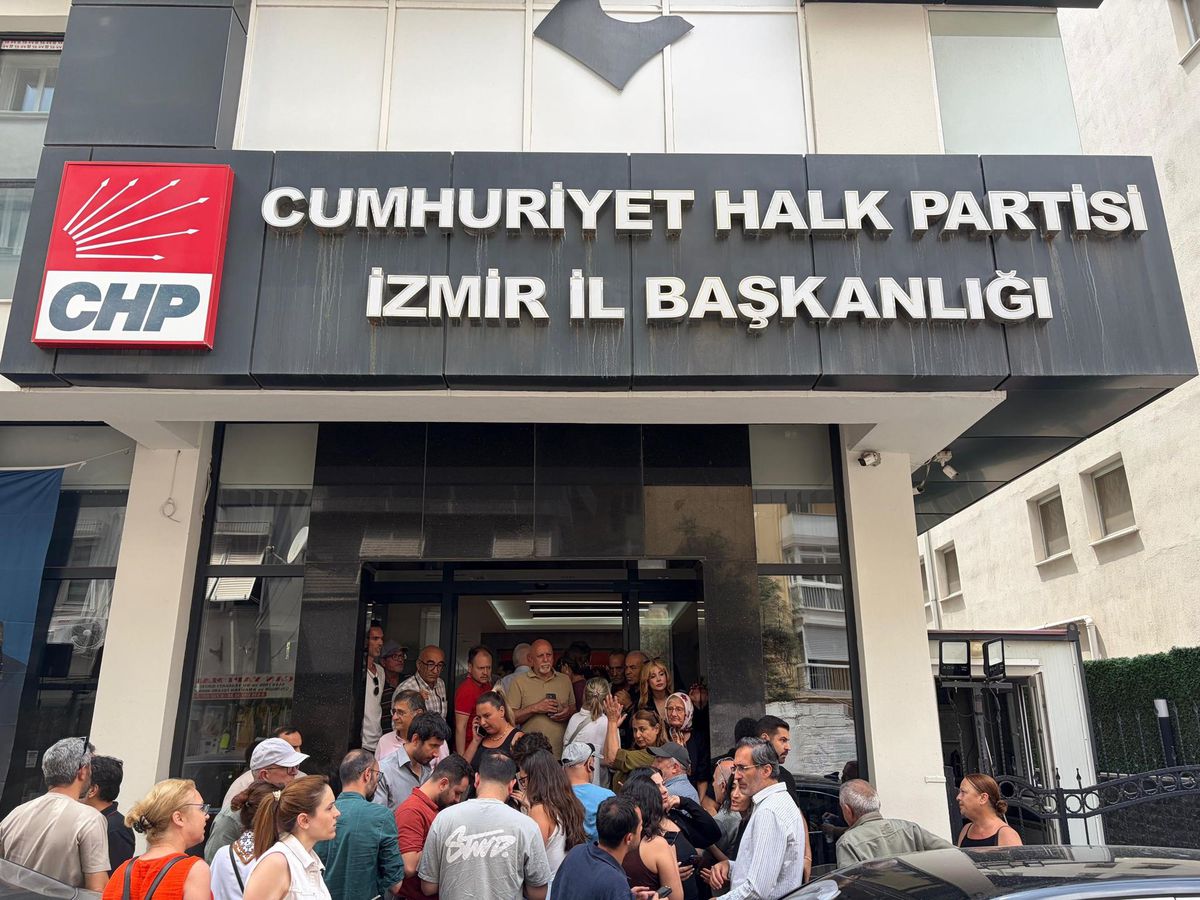 CHP İzmir İl Başkanlığı'nda gerginlik