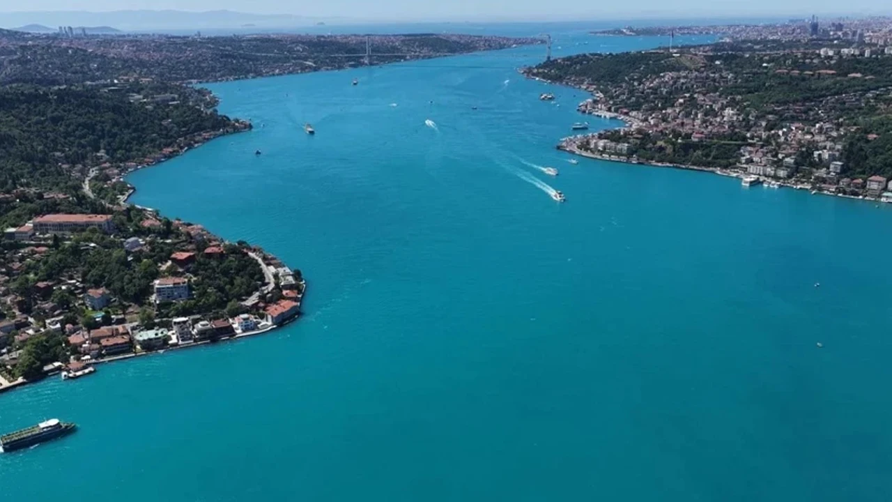 İstanbul Boğazı'nda gemi trafiği durduruldu