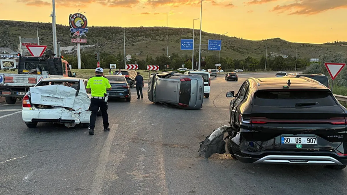 Kayseri'de zincirleme kaza: 4 kişi yaralandı
